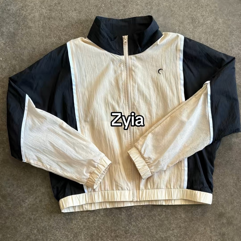 ZYIA Two-Tone Black and Cream Jacket